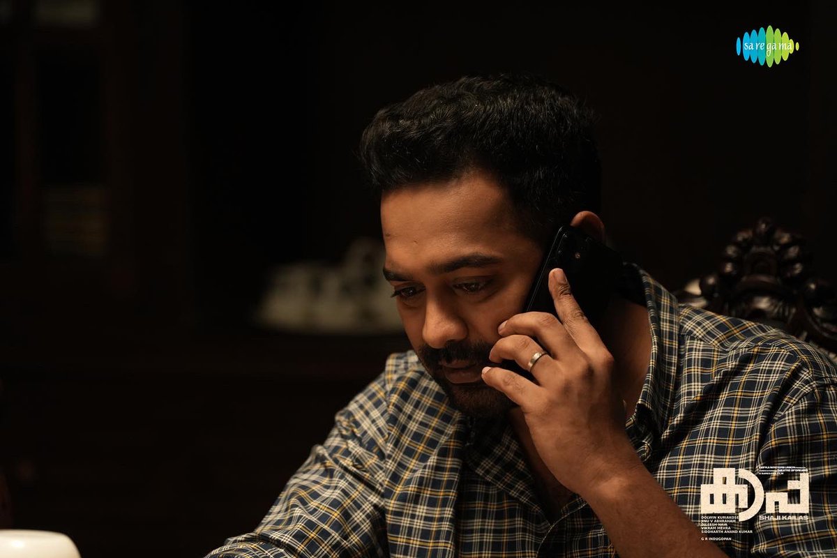 YoodleeFilms's tweet photo. Powerpacked Frame: #KottaMadhu, #Pramila And #Anand.
 🔥

#Kaapa Running Successfully In Cinemas Worldwide!

@PrithviOfficial #ShajiKailas @Aparnabala2 #AsifAli #AnnaBen #jomontjohn #JinuVAbhraham #dolwinkuriakose #dileesh  #dawnvincent @saregamaglobal @saregamasouth https://t.co/RxU6PUNtWJ