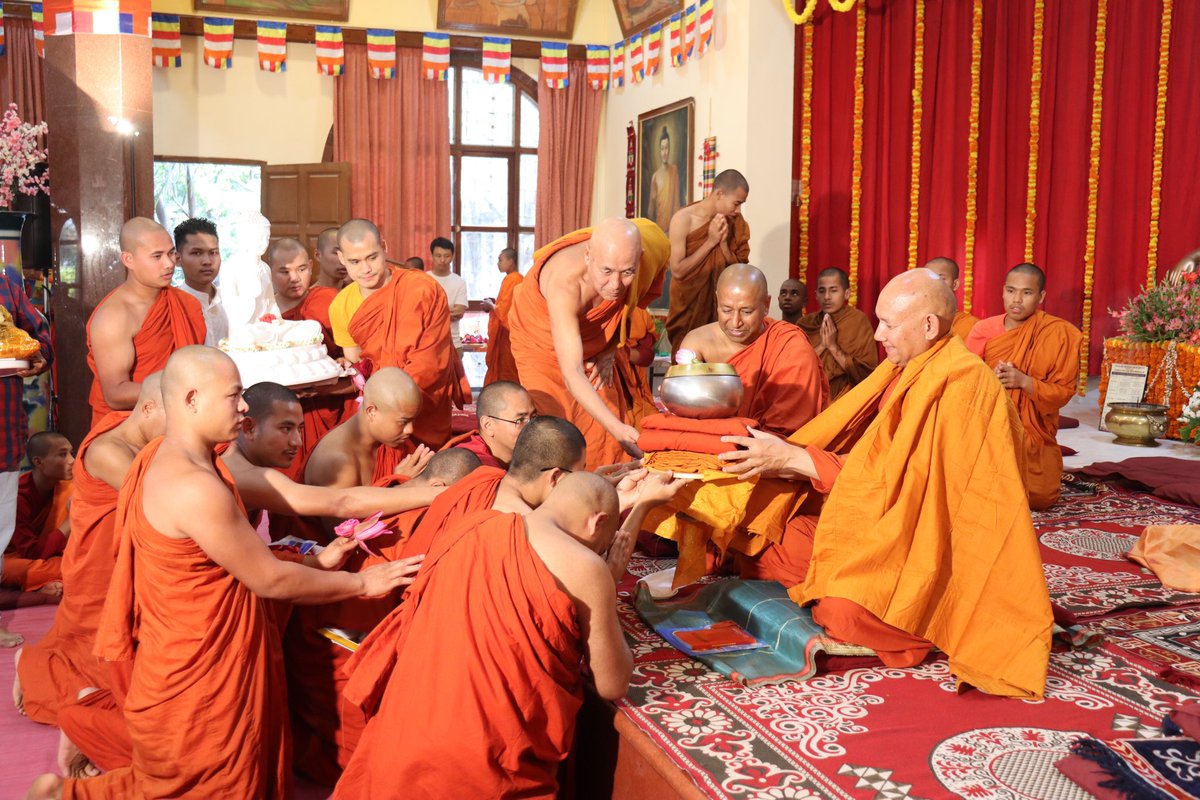 sanghasenamimc's tweet photo. On his birthday, which is being celebrated as Mahakaruna Day, the Ven. Acharya Buddharakkhita International Award was presented to Guruji Ven. Bhikkhu Sanghasena for his services to Buddha Sasana and Bada Bhanteji.

Congratulations Guruji..🙏🏻🙏🏻🙏🏻 https://t.co/cF6fcSgp1F