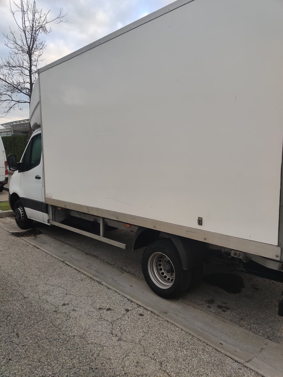 GrabYourPopcorn tweet media