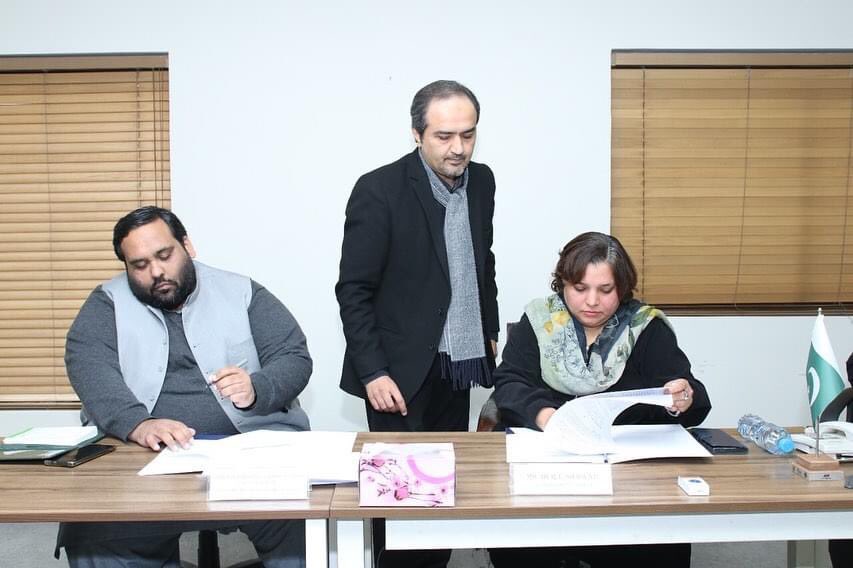 iacofficials's tweet photo. #IAC through its research wing Centre for Climate and Environmental Research #CCER signed an MOU with #EPA Punjab, in support to provision of technical backstopping to improve the overall air quality of Lahore, special focus will be the #SMOG issue of Lahore. https://t.co/9v816vtQxH