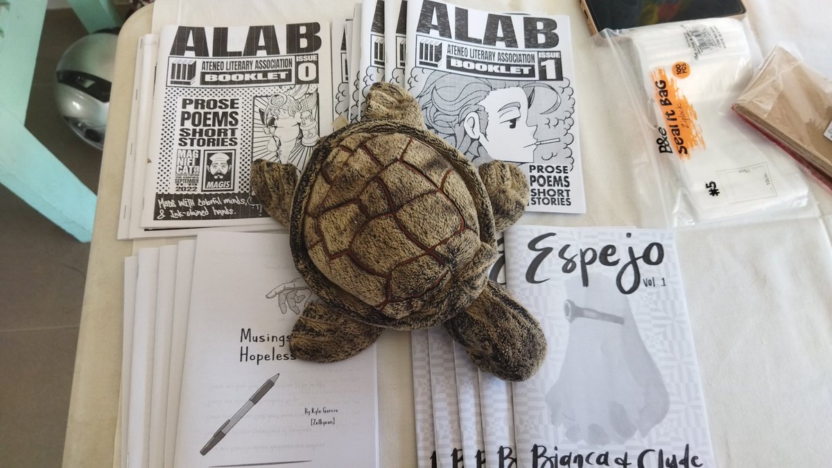 0107kyle's tweet photo. We iz here at Kape-kapehan, Mayon, Naga City (few streets away from Triboo Grill, also located near Soi Satay)

Selling ALAB 0 and ALAB 1 with pips from ALA and also selling a personal zine (Musings of the Hopeless Hopeful) and a collab zine with Bea (Espejo) [100 pesos each] https://t.co/YoQGOPr8h1