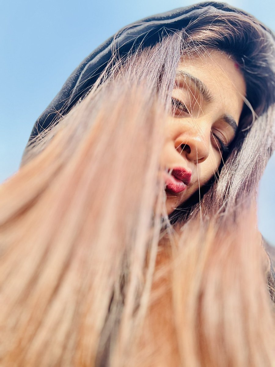 avniiii_singh29's tweet photo. #sunkissed #wintersession #Poutine #refreshingday #blackgirls https://t.co/Vq9ehUKssY