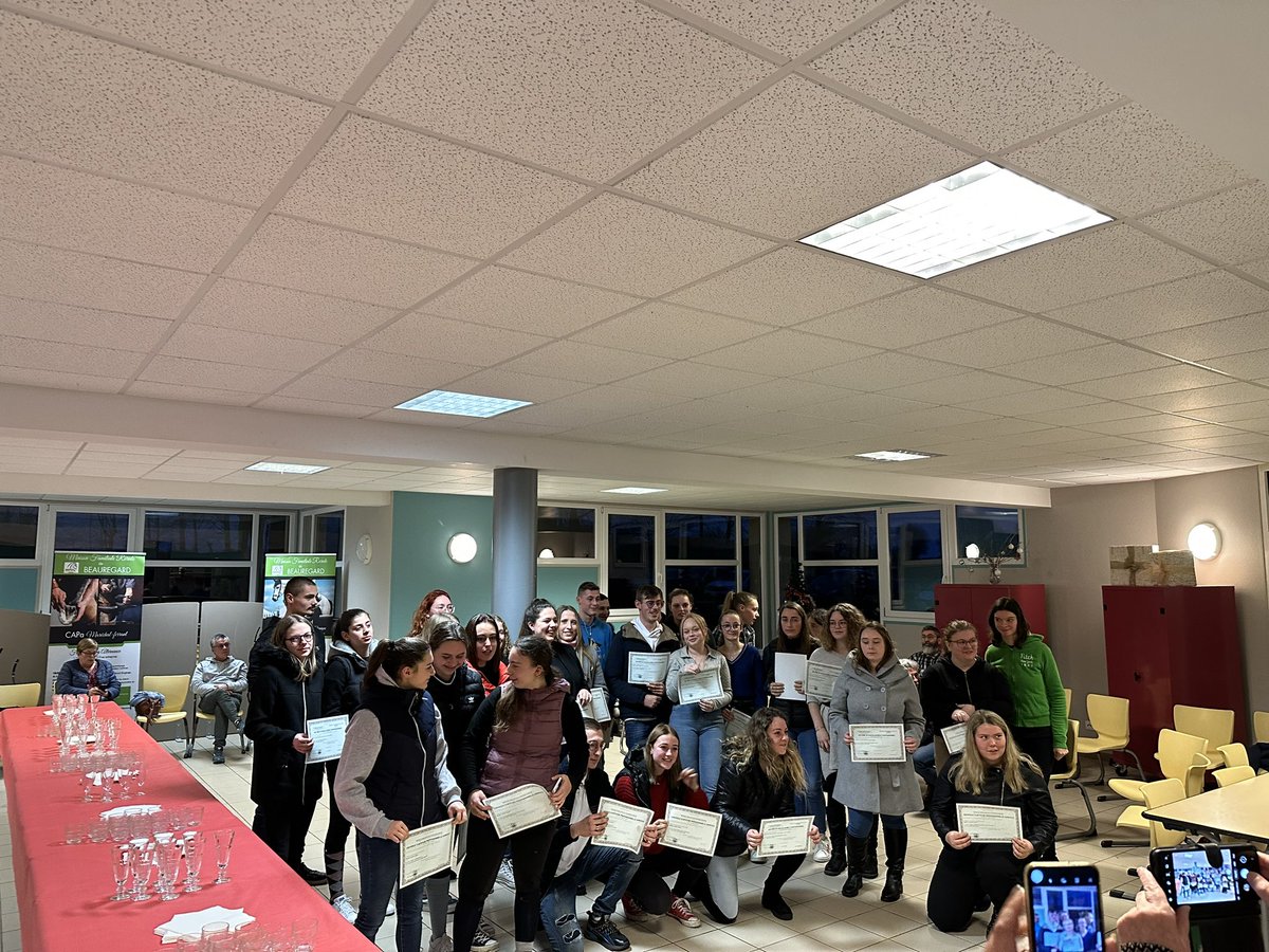 Eric Donnay (@ericdonnay3) on Twitter photo Belle cérémonie de remise de diplômes au sein de la Mfr de Beauregard. <a href="/hautsdefrance/">Région Hauts-de-France</a> <a href="/M2RI_HDF/">Majorité Régionale Républicains & Indépendants</a> <a href="/RegisTRICOTEAUX/">Régis Tricoteaux</a> Belle cérémonie de remise de diplômes au sein de la Mfr de Beauregard. <a href="/hautsdefrance/">Région Hauts-de-France</a> <a href="/M2RI_HDF/">Majorité Régionale Républicains & Indépendants</a> <a href="/RegisTRICOTEAUX/">Régis Tricoteaux</a>