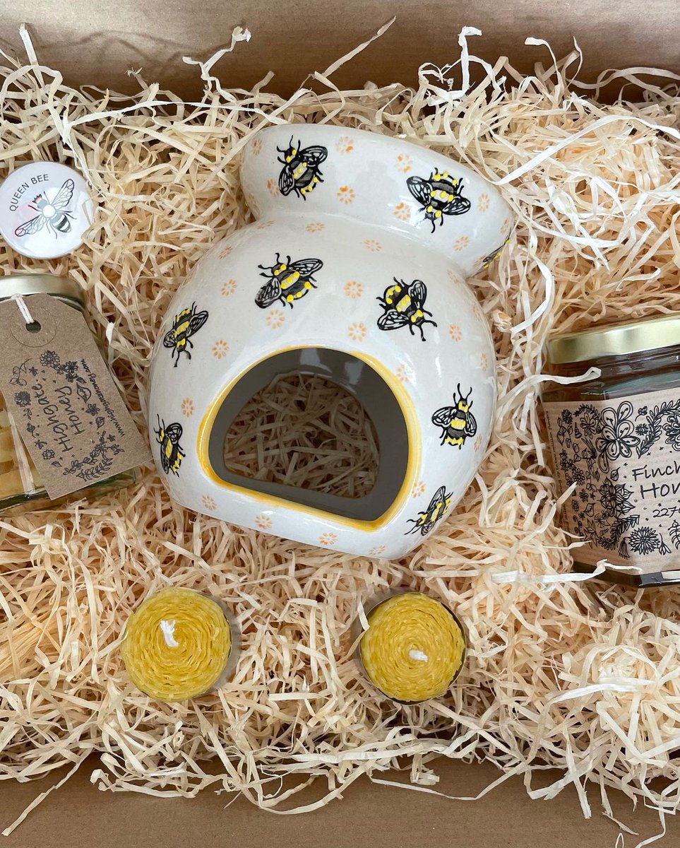 HighgateHoney's tweet photo. The Bee Box is our monthly subscription - each month we post you a box that always contains a jar of our honey and some carefully selected bee themed goodies. 

It’s not too late to sign up to get this month’s. https://t.co/GX5vME6PaS

#thebeebox #beebox #honeysubscription https://t.co/7HNHWHrtFl