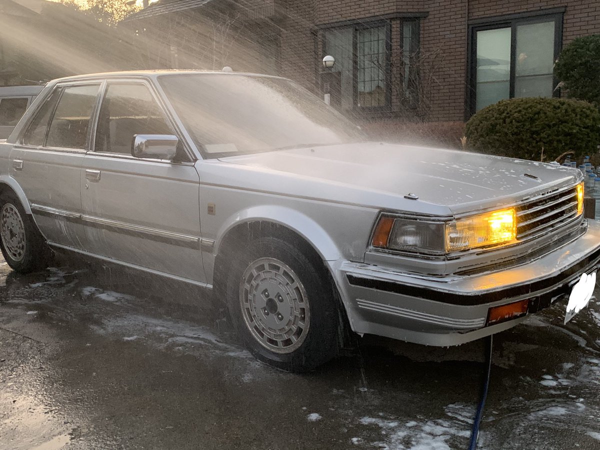 bluemaxima2's tweet photo. 寒い🥶けど仕事🚚始まるとなかなか時間なく、放置気味なので洗車
#ブルーバードマキシマ  
#VG20ET https://t.co/5m72eVfjsF