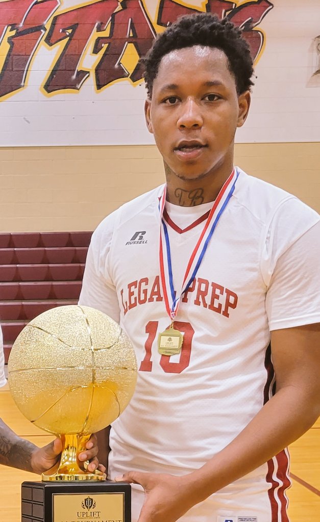 2023 Damarjay Binion (6'-0" CG) tough defense and aggressive drivers to the basket helped lead the Wildcats to the Uplift New Years Classic Championship. Binion was also named to the All-Tournament team <a href="/DamarjayB/">doubleO_Maj</a> <a href="/ChicagoDemons/">Chicago Demons</a> <a href="/MHS_Boys_/">Midwest Hoops Spotlight</a> <a href="/CPLAthletics/">Chicago Public League Athletics</a>