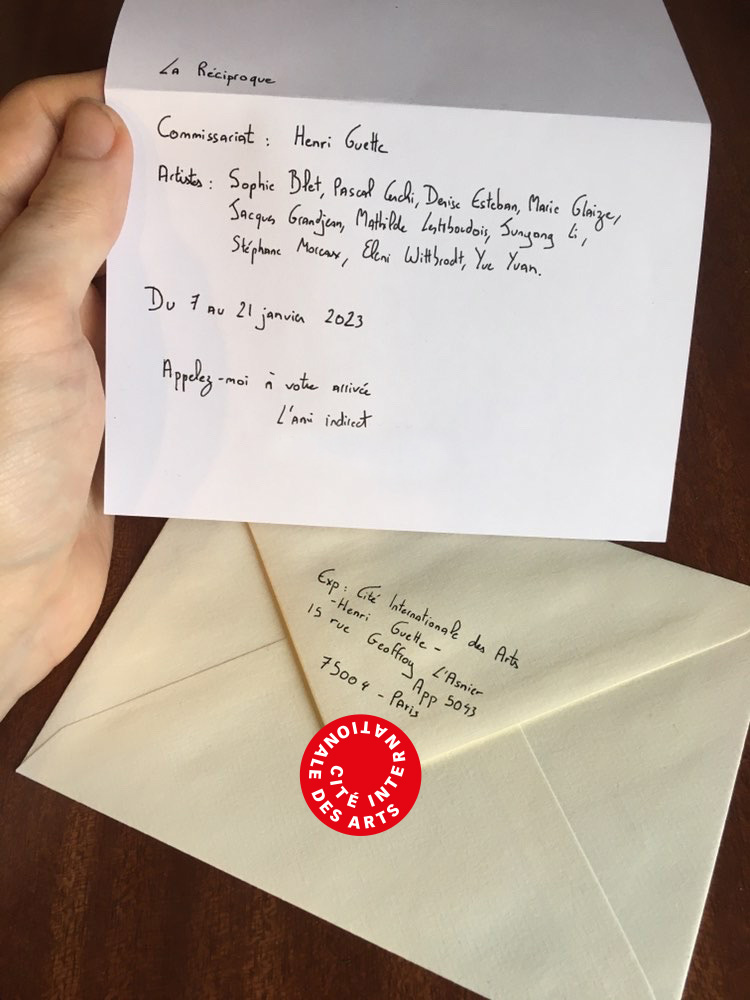 En décembre 2021, Junyang Li m'invitait à la Cité Internationale des Arts à concevoir une exposition dans son studio, je suis heureux à mon tour, en janvier 2023, de le recevoir pour un accrochage retour : ça s'appelle La Réciproque et vous êtes bienvenues