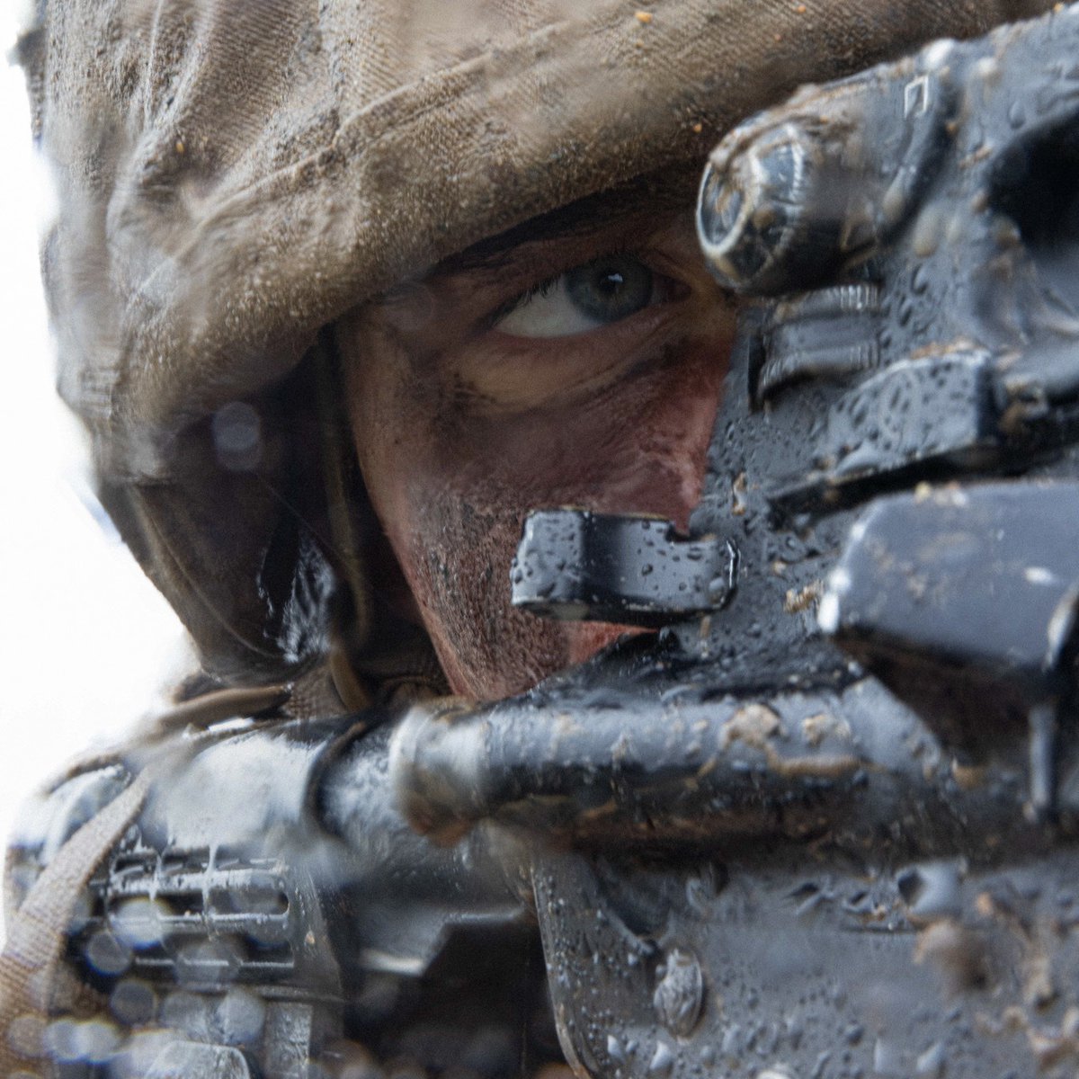 USMC's tweet photo. #MarineCorps Recruits with Bravo Company, 1st Recruit Training Battalion conduct the Crucible at @MCIWPendletonCA, Jan. 3.

The Crucible is a 54-hour exercise where recruits apply the knowledge they've learned throughout recruit training.

#USMC #Recruits https://t.co/X0PNcl8tst