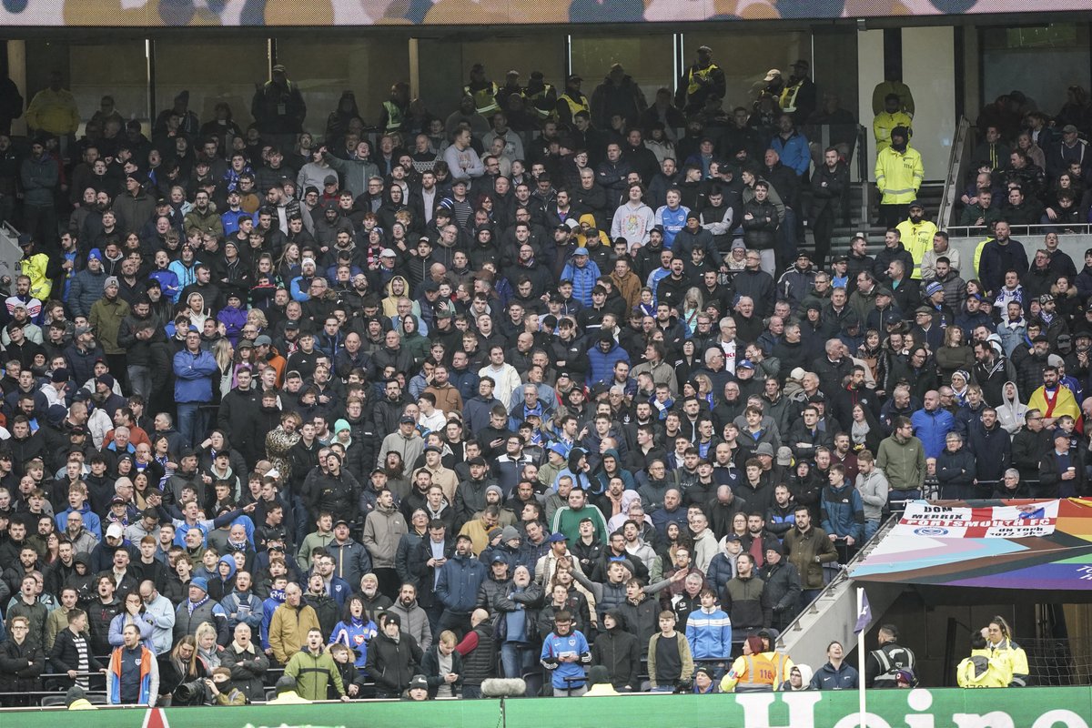 Pompey's tweet photo. #Pompey fans, you are something else 💙 https://t.co/SE5SUtBxsb
