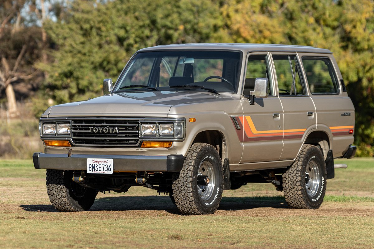 Bringatrailer's tweet image. Now live at BaT Auctions: 1990 Toyota Land Cruiser FJ62. bringatrailer.com/listing/1990-t…