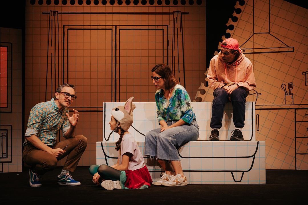 teatrepoliorama's tweet photo. Que sí, família: el cap de setmana que ve acabem funcions de #ByeByeMonstre, i encara hi ha qui no ha vingut a veure'ns... És una emergència! I això és una sentència que dicta l’agència… del POLIOCAT! 👾

No ho diem nosaltres, ho diu el Daniel! Entrades: https://t.co/IhNbD4TPBg https://t.co/Fc1KThaHBQ