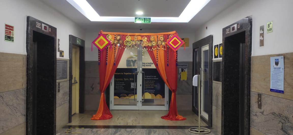 Madmazestudios's tweet photo. Ambiance is a prerequisite for all events to come to life. The decors can help you sustain the ambiance. We can help you with a variety of decors & sustain the whole experience of the event.
#madmaze #events #corporateevents #eventmanagement #exhibition #stalls #madmazestudios https://t.co/9WUlbfFVci