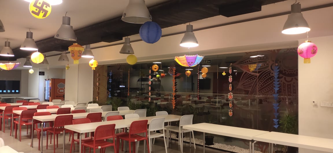 Madmazestudios's tweet photo. Ambiance is a prerequisite for all events to come to life. The decors can help you sustain the ambiance. We can help you with a variety of decors & sustain the whole experience of the event.
#madmaze #events #corporateevents #eventmanagement #exhibition #stalls #madmazestudios https://t.co/9WUlbfFVci