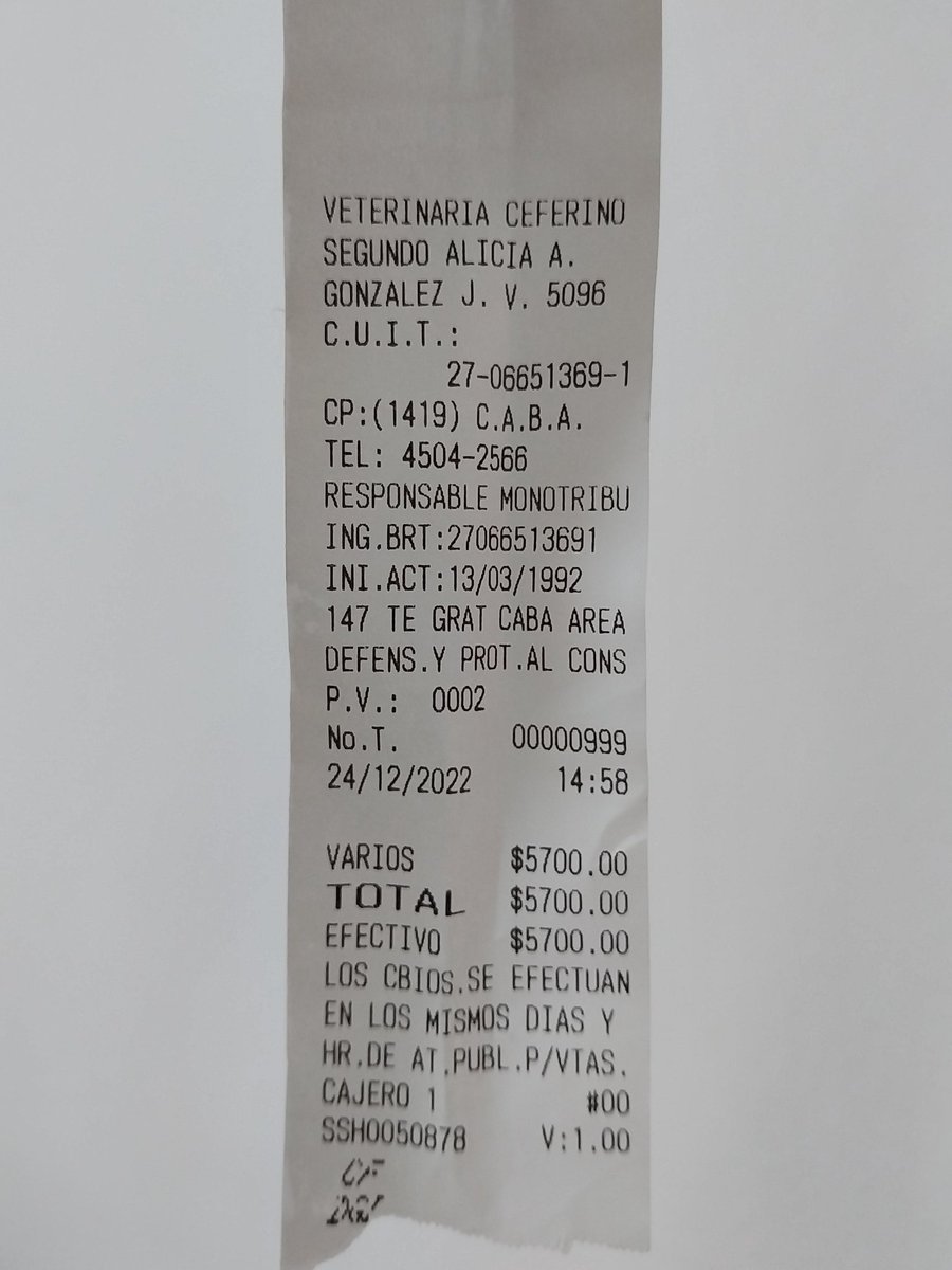MaffySummers's tweet photo. Adjunto las imágenes de la receta veterinaria, con las indicaciones del primer tratamiento para Abu.
se le realizó estudios y se compró los medicamentos.
Se lo cuidó y se le realizó el tratamiento, hasta que fue empeorando y hubo que volver al veterinario y cambiar el tratamiento https://t.co/A7lyCBLmTu