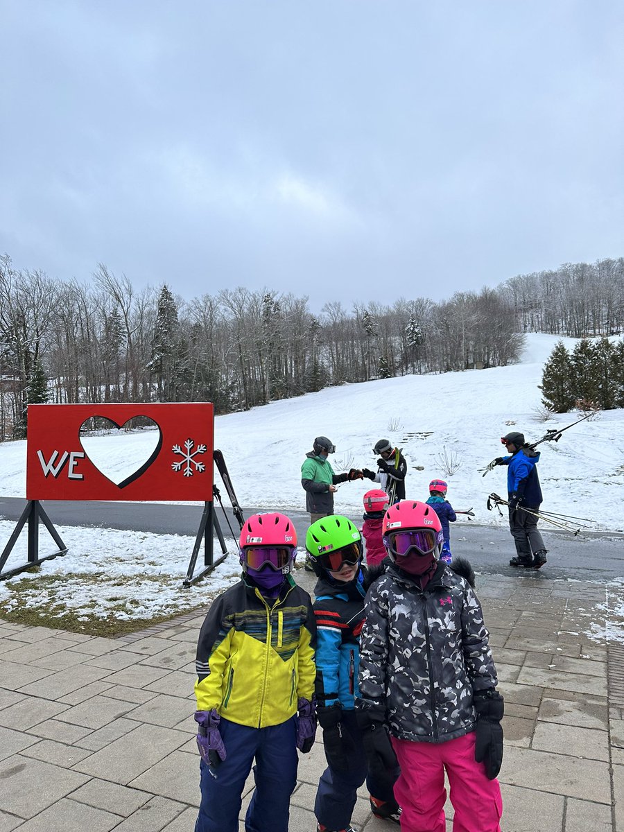 ashley_green2's tweet photo. Hitting the slopes #VT #MtSnow https://t.co/ETj61O72mg