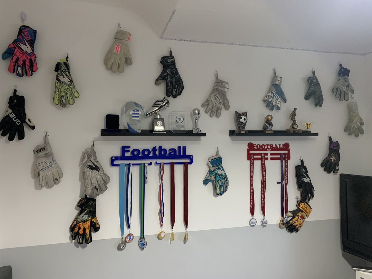 dawnmaciver3's tweet photo. Where gloves go to retire @MaxMacGK1 https://t.co/HKH6p7iZxJ