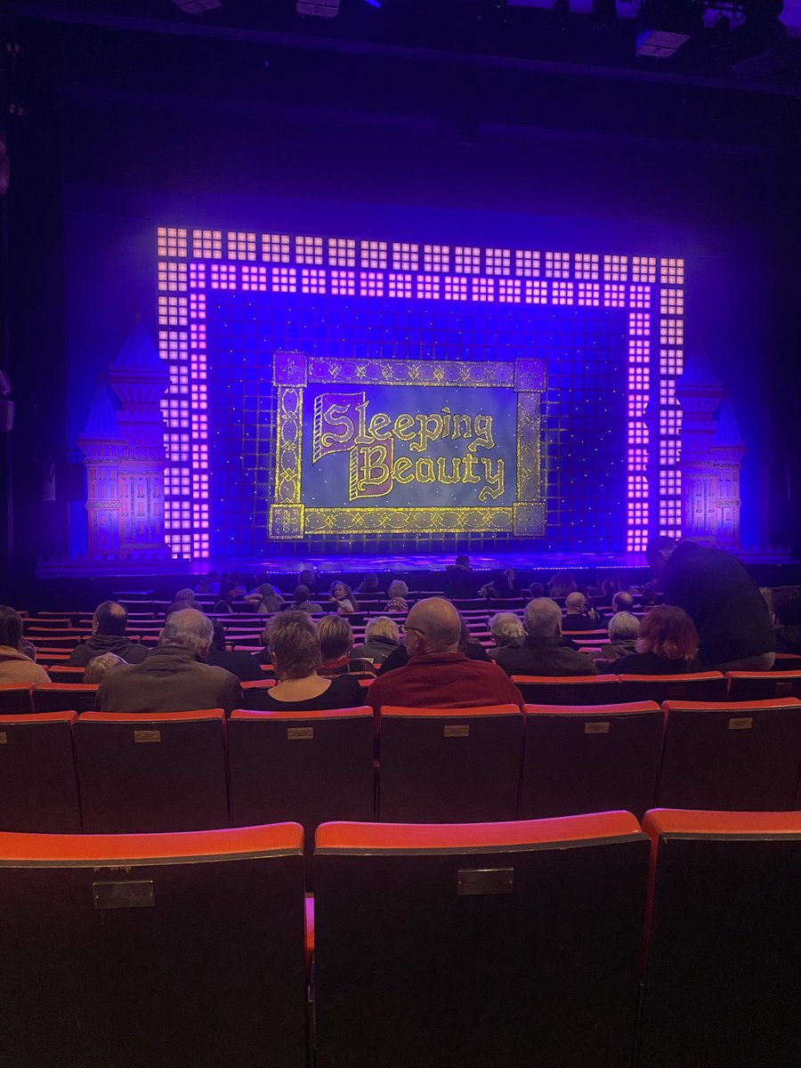 Pinz1976's tweet photo. Great time at the panto this morning! and as always the @marlowetheatre delivered! @ben_roddy https://t.co/tniEKJwryY