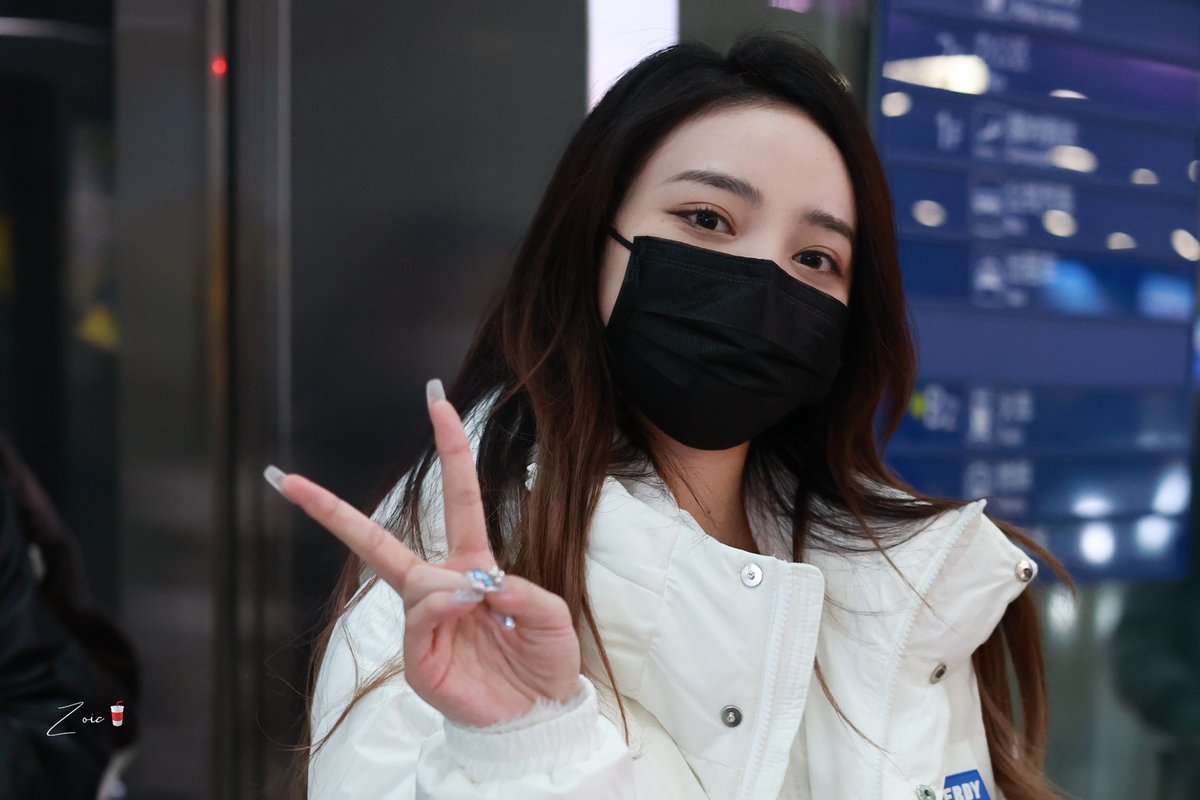 ZoicHoo's tweet photo. 230105 🛬️CTU(1/4)
#苏芮琪 #SURUIQI #Sury #スールイチー #スー・ルイチー #ルイチー #수루이치 #ドメイン #ホームゲーム #SuryDomain https://t.co/O7Tijiegx9