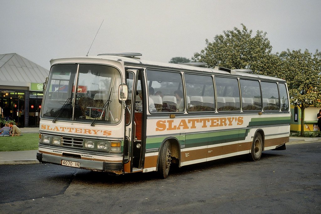 RickyDineen's tweet image. This is how we travelled to London in 1983,  unvetted 'fighting age' migrants, ready to take on the world.