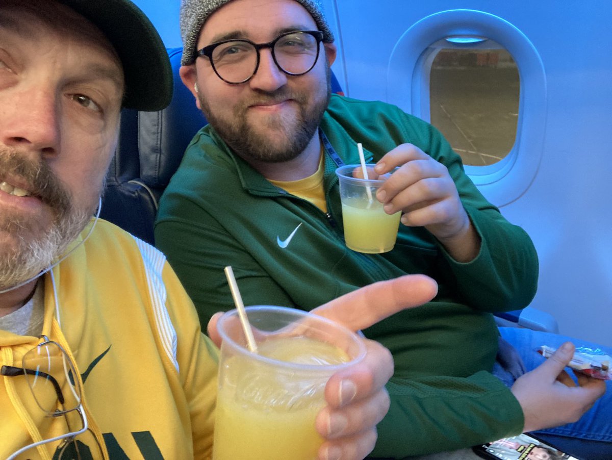 jkringen13's tweet photo. Flight delay on the way to Frisco, is it too early for mimosas? https://t.co/BHw5X9xxZG
