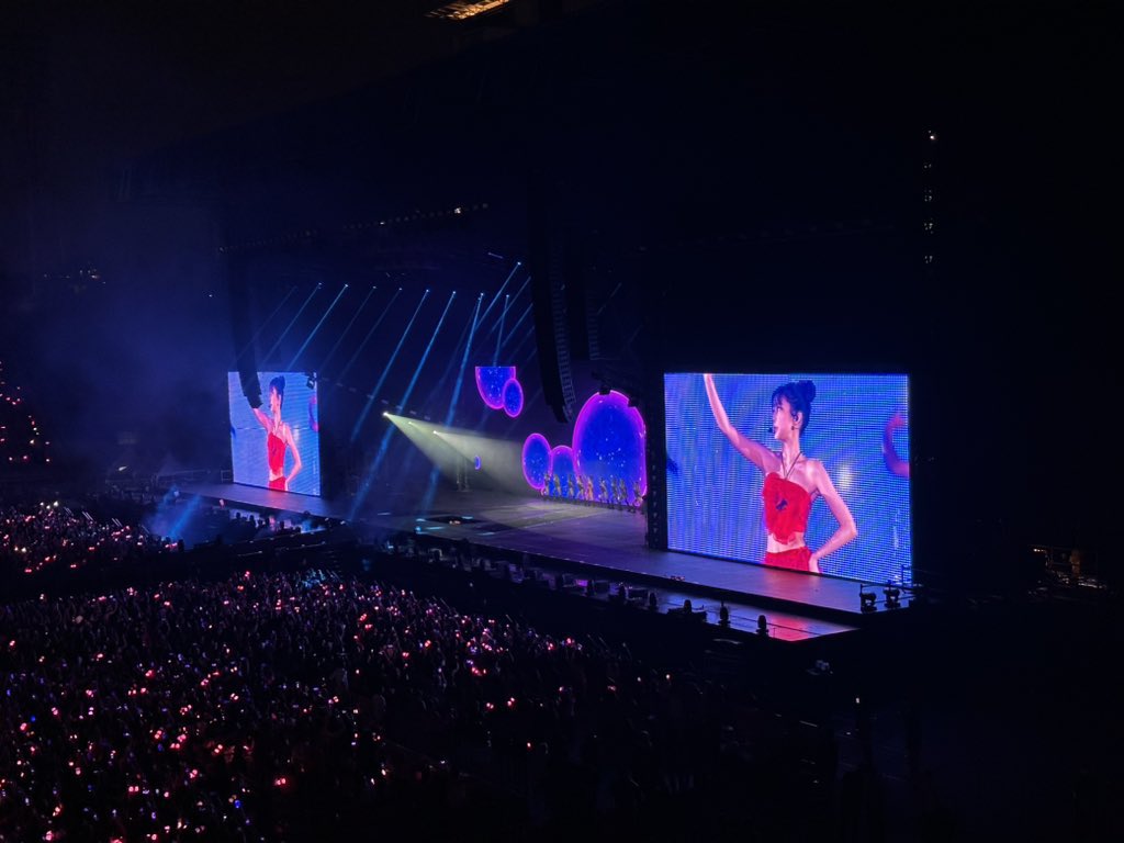 tjruby_'s tweet photo. เจนนี่ you &amp; me ที่ไทย ชุดแดงงงงง ❤️
 #BORNPINKinBANGKOK https://t.co/ymvecgk06P