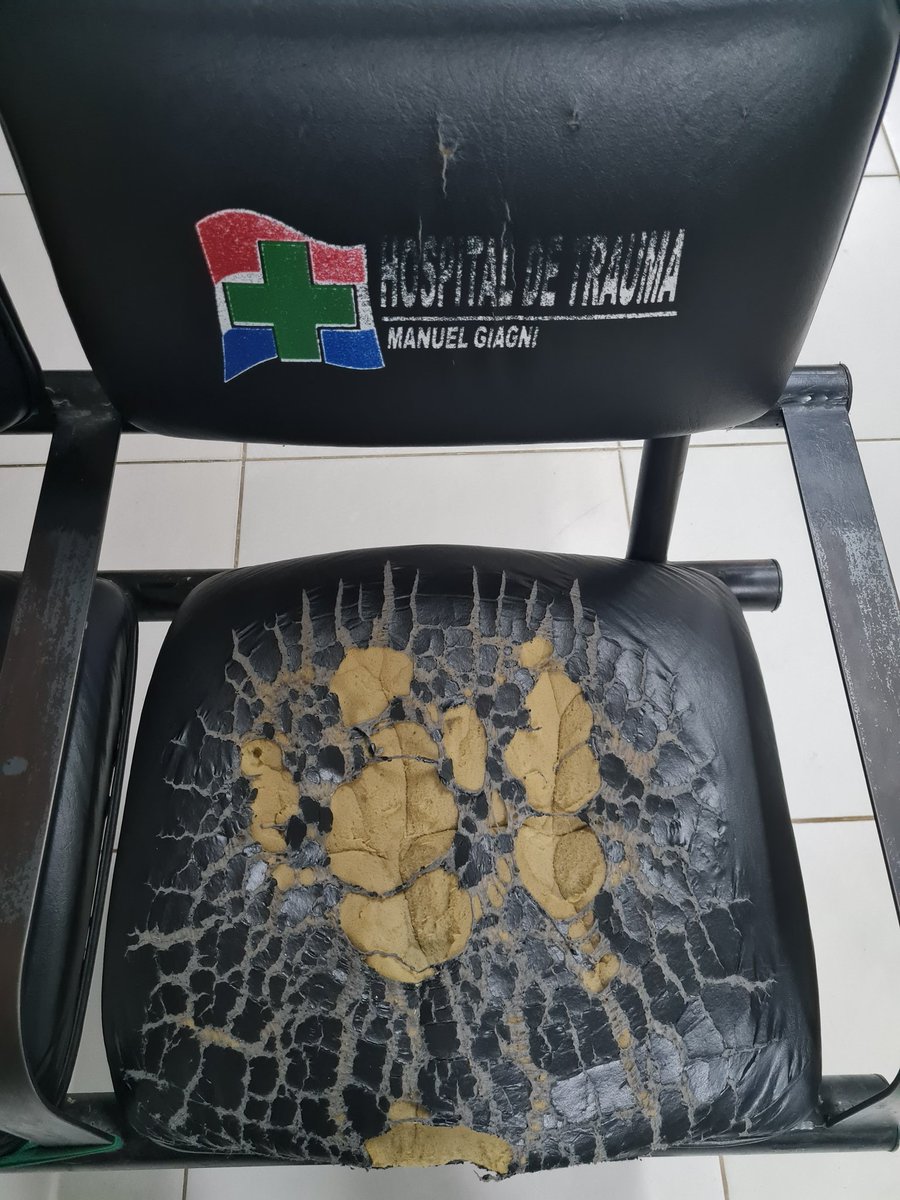 Las sillas del Hospital del Trauma necesitan ir al Hospital del Trauma, después se jactan de grandes recaudaciones en impuestos, para que?  Obvio para seguir pagando salarios pero el resto que se pudra
<a href="/econ_julio/">Econ. Julio Fernández Frutos</a> <a href="/OscarOrue/">Oscar Orué 🇵🇾</a> <a href="/julioborba29/">Julio Cesar Borba</a> <a href="/MaritoAbdo/">Marito Abdo</a> <a href="/msaludpy/">Ministerio de Salud</a>