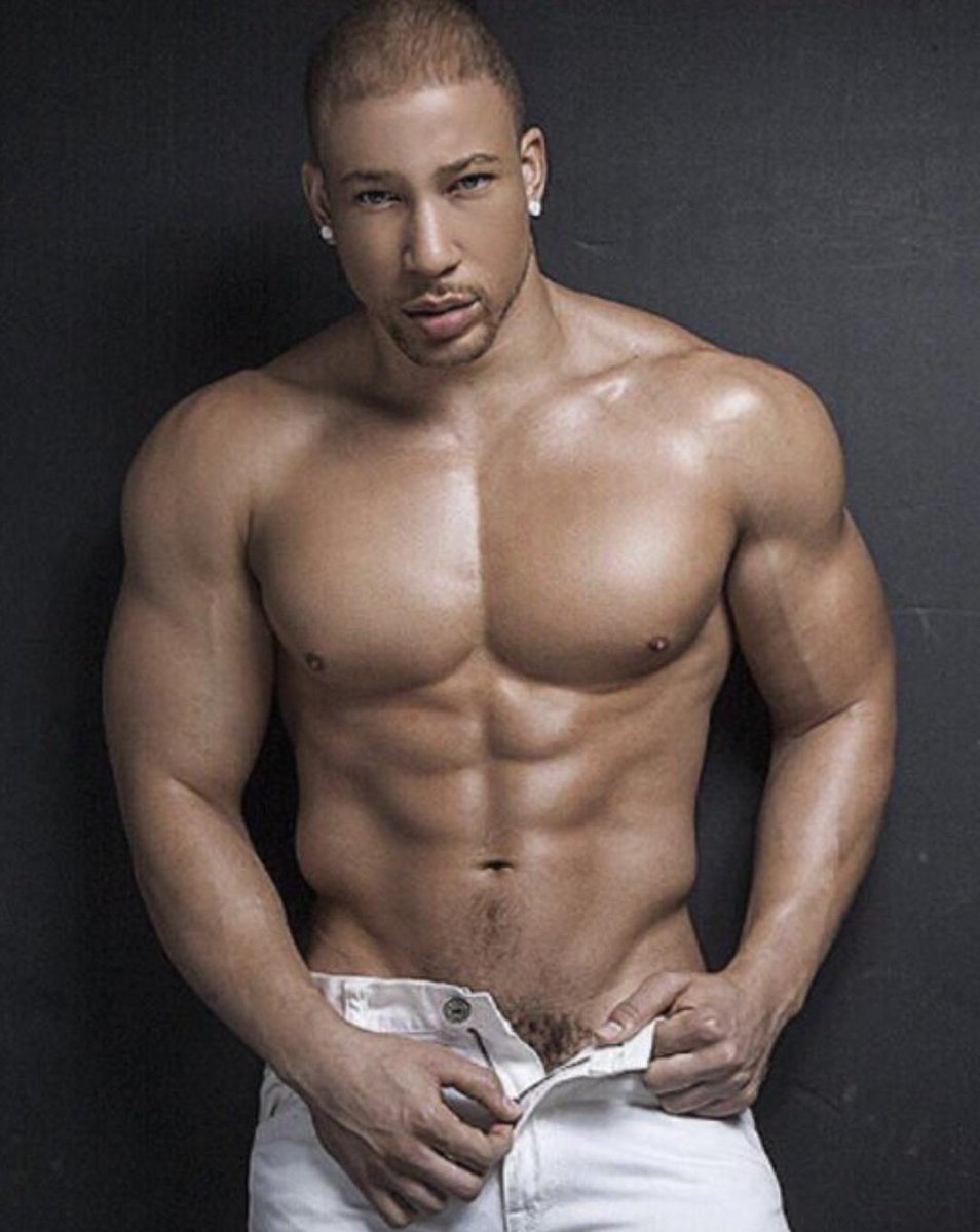 ExPoseYourz's tweet photo. It's been awhile 😏
Well let's get back to it. Let's start with Mr. Brandon Patrick, the COLORIST, "Gay Baiter" multiple escort reviews says he's a scammer. He's never with any black people and has a whole girlfriend. 

https://t.co/5z2Wcy717q 🤡 https://t.co/zhIgDSZrwo