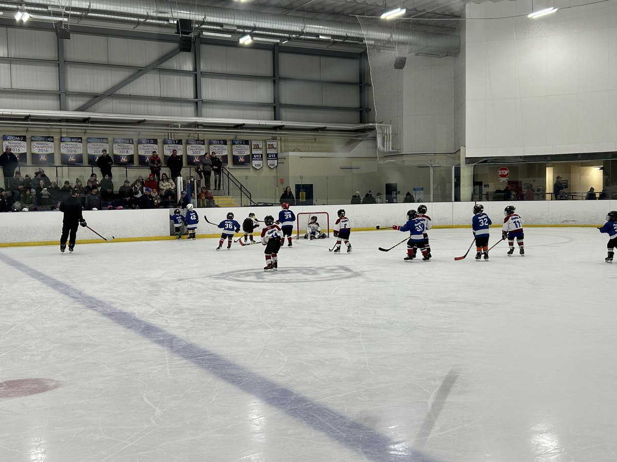 MtPearlBlades's tweet photo. Lots of action this morning at the U7 Blades Jamboree! https://t.co/535LNPXlPp