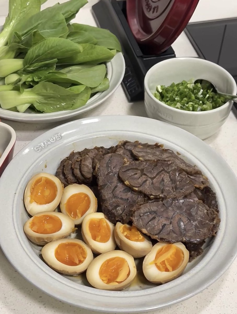 DShambuyi's tweet photo. 酱牛肉糖心蛋腌了几个小时，非常入味，冷藏过后也很好切片，煮面条不要太合适了😋 https://t.co/ihbBuMIsbV