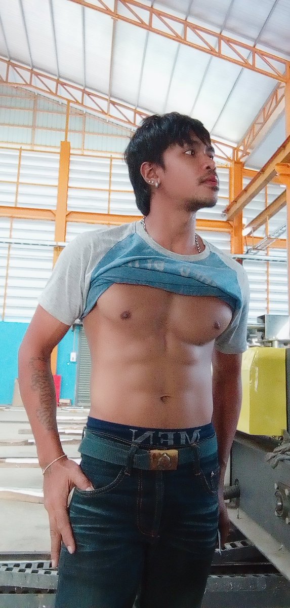 ชอบผู้ชายนมใหญ่ใม้คับถ้าชอบเด่วไห้กิน