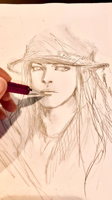 お萩ちゃんへのHYDEさんラフ、ここから更に薄くして描き込むんですが着彩すると殆ど飛びます。 