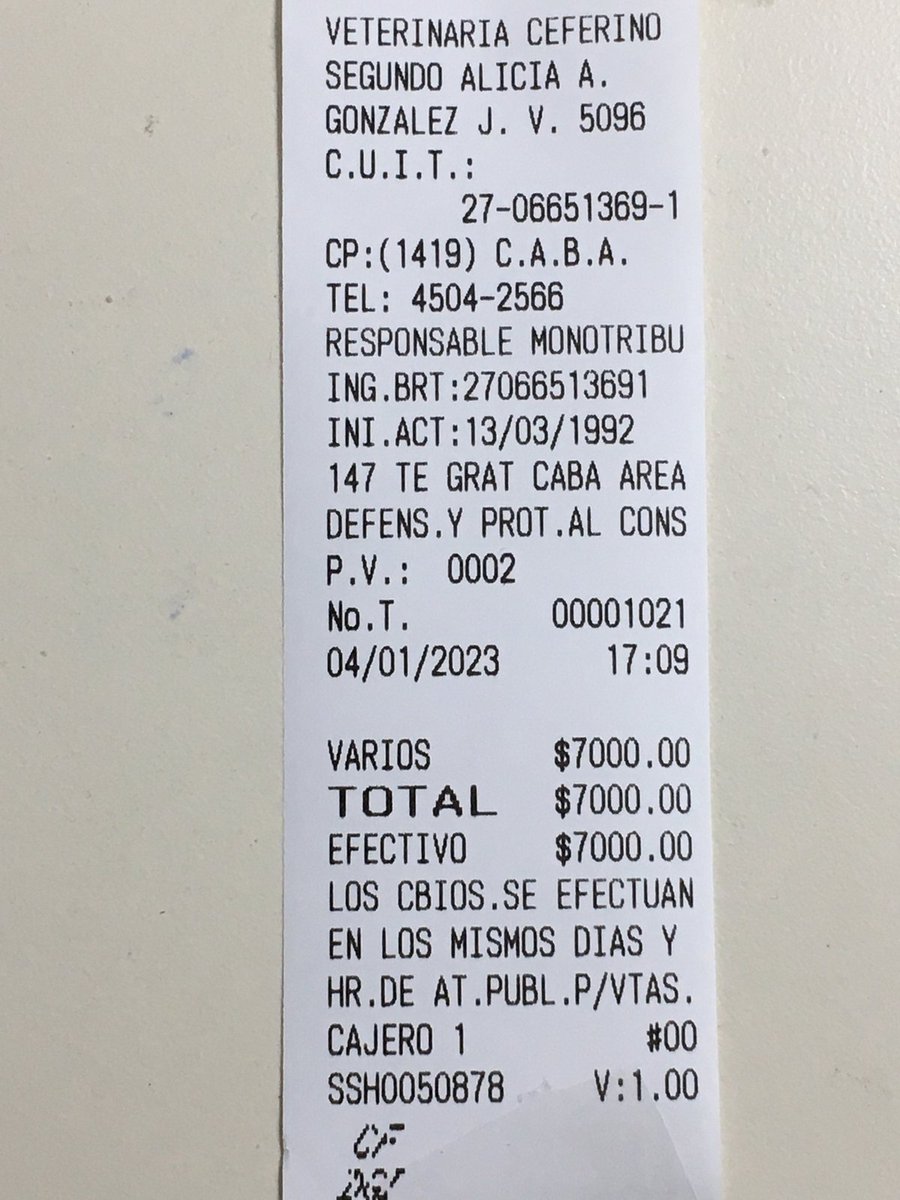 MaffySummers's tweet photo. Luego, Abu comenzó con dificultades para respirar y desmejoramiento general. La viruela afectó mucho su garganta y el vete modificó su tratamiento. Adjunto la receta del 2do tratamiento para Abu y el ticket.
Datos para colaborar:
CVU: 0000003100014265793771 
Alias: Maffy.Vazquez https://t.co/vH2B3S6yx9
