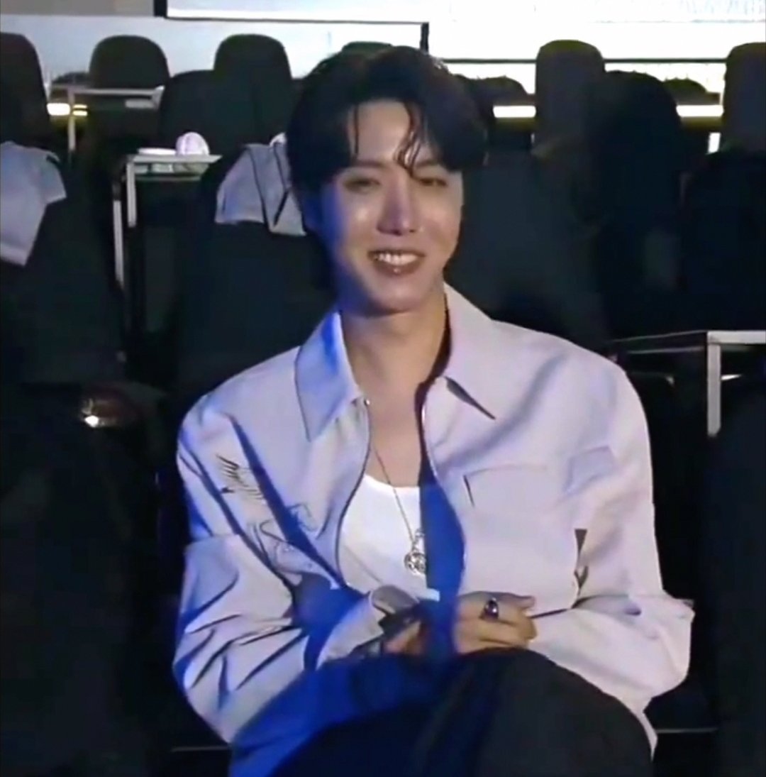 ˙ᵕ˙ | semi ia tweet media