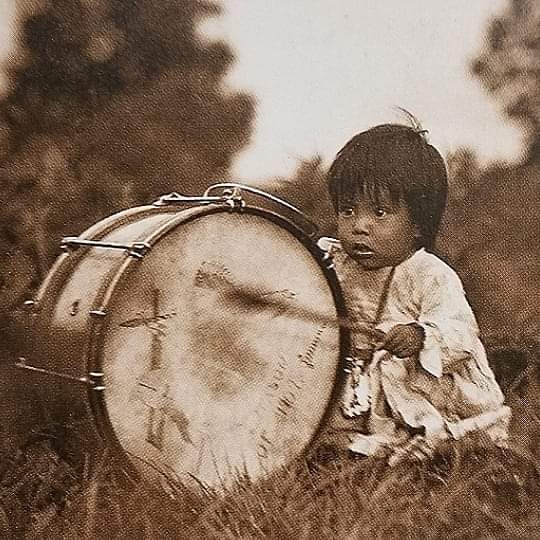 Nativetoday_'s tweet photo. Our children enter this world with the sacred knowledge of our ancestors, they understand the relationships to all of creation. We learn from them which has been forgotten. Lakota word for children is Wakanyeja. https://t.co/jX2y7GFp22