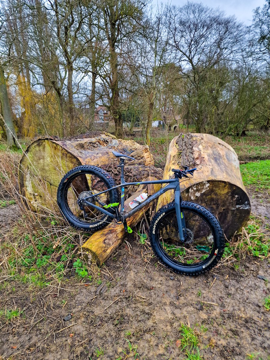 grantr7066's tweet photo. Morning trip round Goddy.
#fatbikelife #phatdaddy #raddad #neverfarfrommud #fitfor50 #Godmanchester #Greatriverouse #foxMX #mtb #bikelife #fatlife #trek #trekfarley #bikes #BIKER #OneLife @ECORRPLANT @LPLconstruction https://t.co/nNwfW0vKvB