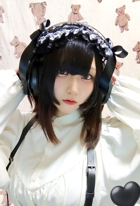 【拡散希望】かわいい物好きの全ゲーマー女子に届け!ヘッドセットやヘッドホンを、ヘッドドレス風にカスタマイズできるアクセサリーを作りました商品化したら欲しいって方が居れば販売予定です!顔出し配信されてる方なんかは配信映え確実…みんな可愛いを身にまとって#ゲーマー女子 