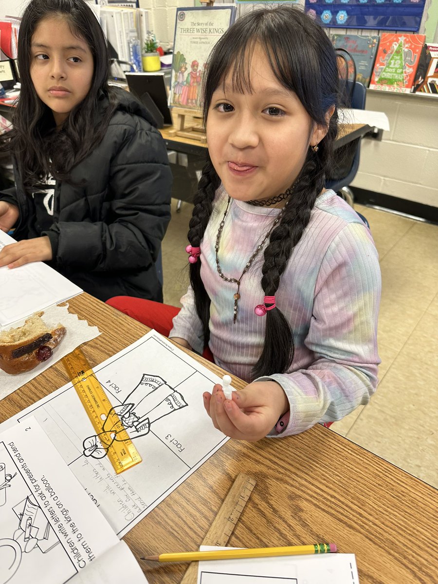 Rethink_ENL's tweet image. Three Kings Day is an important holiday in many countries. We combined research note taking techniques with a holiday they all know and love. And now these 4 munchkins are in charge of the next party because they found the doll in the rosca de reyes! Yay! #ENL #peekskillcsd