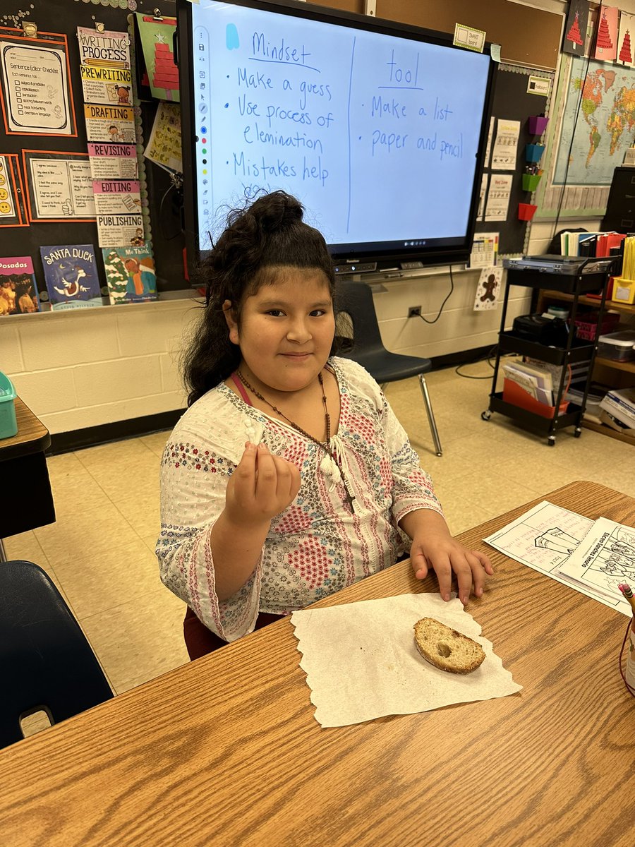 Rethink_ENL's tweet image. Three Kings Day is an important holiday in many countries. We combined research note taking techniques with a holiday they all know and love. And now these 4 munchkins are in charge of the next party because they found the doll in the rosca de reyes! Yay! #ENL #peekskillcsd