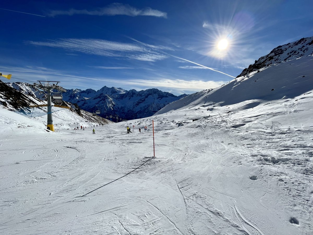 __Guaranteed's tweet image. E facciamoci sta sciata!
Dedicata a chi uccide o smerda con metodi da ventennio fascista.
Potere VERBO 💪
vs
Potere SOSTANTIVO 🫵
#7January
#Tricolore
💚🤍❤️
🎿⛷️