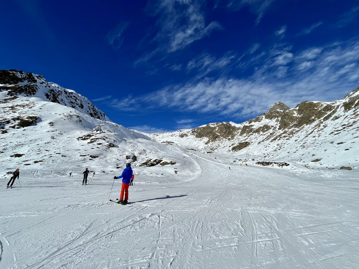 __Guaranteed's tweet image. E facciamoci sta sciata!
Dedicata a chi uccide o smerda con metodi da ventennio fascista.
Potere VERBO 💪
vs
Potere SOSTANTIVO 🫵
#7January
#Tricolore
💚🤍❤️
🎿⛷️