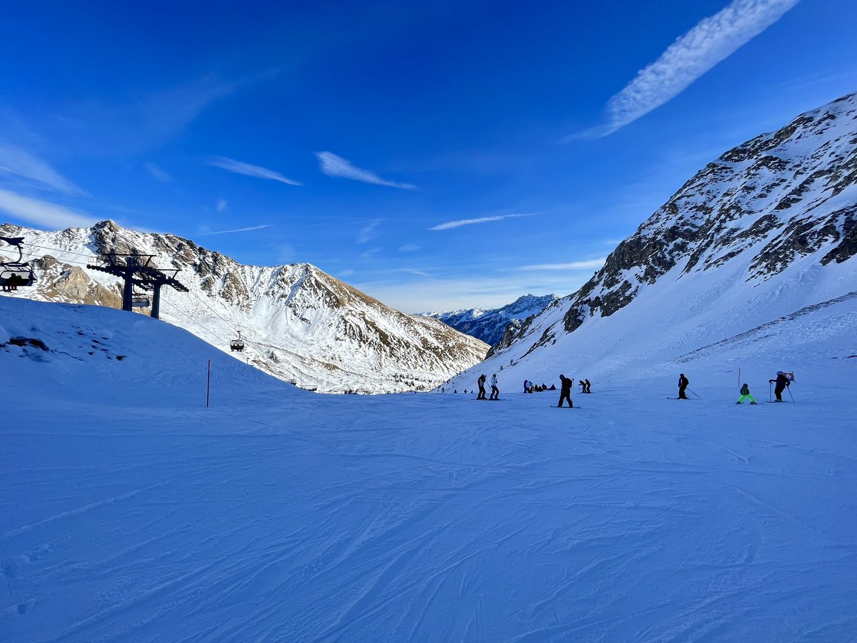 __Guaranteed's tweet image. E facciamoci sta sciata!
Dedicata a chi uccide o smerda con metodi da ventennio fascista.
Potere VERBO 💪
vs
Potere SOSTANTIVO 🫵
#7January
#Tricolore
💚🤍❤️
🎿⛷️