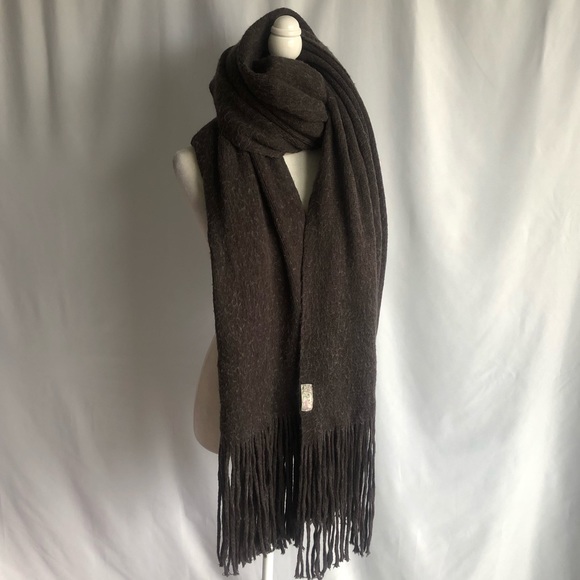 Guilt_T's tweet photo. So good I had to share! Check out all the items I'm loving on @Poshmarkapp #poshmark #fashion #style #shopmycloset #loft #freepeople: https://t.co/BBaFo7ZGEu https://t.co/3izai448Nl