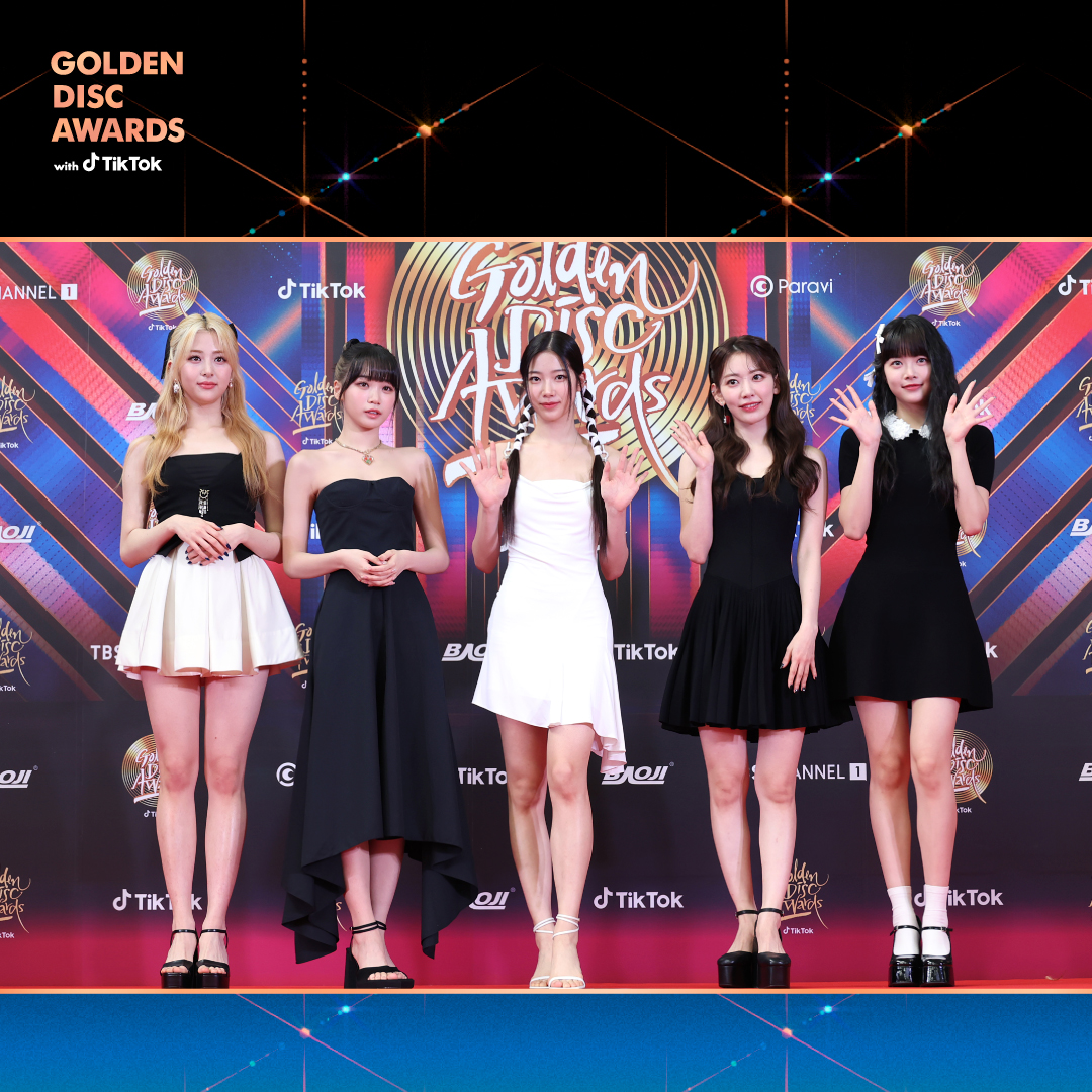 The 37th #GDA with #TikTok Red Carpet❤

#르세라핌 #LE_SSERAFIM
<a href="/le_sserafim/">LE SSERAFIM</a>

The red carpet was shining bright in gold! 
Let’s meet the glorious golden smiles of artists✨

#골든디스크어워즈 #goldendiscawards #골든디스크 #goldendisc #RedCarpet #틱톡 <a href="/TiktokKR/">틱톡 TikTok Korea</a>