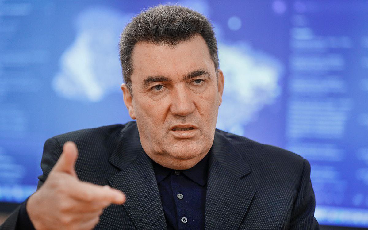 🚨 سكرتير مجلس الأمن القومي والدفاع الأوكراني أوليكسي دانيلوف:

أوكرانيا تسلمت "سلاحا سريا" وعام 2023 سيكون عام حرب هجومية لأوكرانيا.