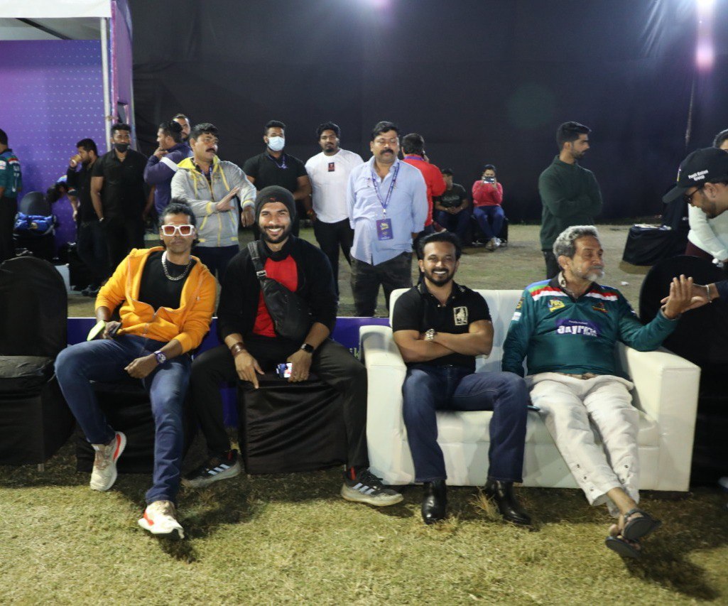vishhal_n's tweet photo. ह्या वर्षी राडा होणारच. गेल्या वर्षी तर खेळायला मिळाल नाही पण आता तयारी दमदार केली आहे. 🏏

4 days to go. Stay Tuned and support #TornaLions 🦁
📍Location : Nehru Stadium, Swargate, Pune

#PBCL #CelebrityCricketLeague #PBCLSeason2 #VishhalNikam #MaharashtraChaMulga #Vishhalians https://t.co/LT6usEc2HD