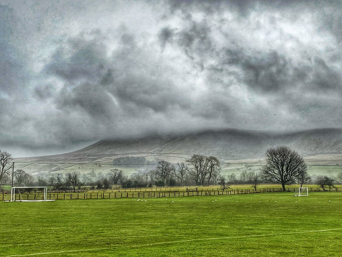 DNeklesa's tweet photo. Wet one this morning … #LovelyLancs #Lancashire #RibbleValley ☔️ https://t.co/Sx8NJCeWGW