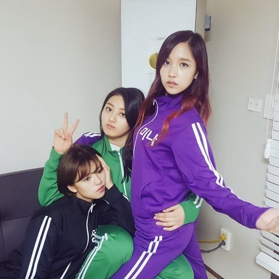 myjeongarchives's tweet photo. they might be now 26 and 25, 25 but they were also 19 and 18, 18 https://t.co/tdVmLUEeN8