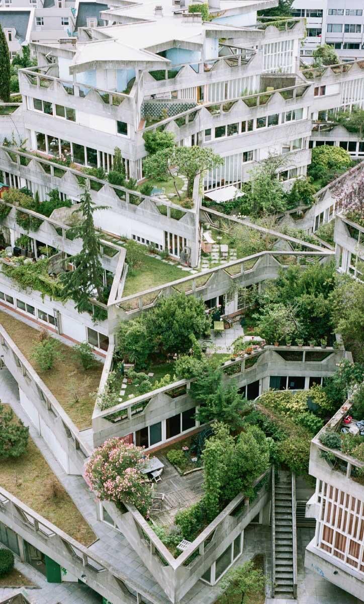 HarmTilman's tweet photo. Renée Gailhoustet, op 93 jarige leeftijd overleden, realiseerde onder andere dit geweldige sociale woningbouw complex https://t.co/yzLuO7o8Qo