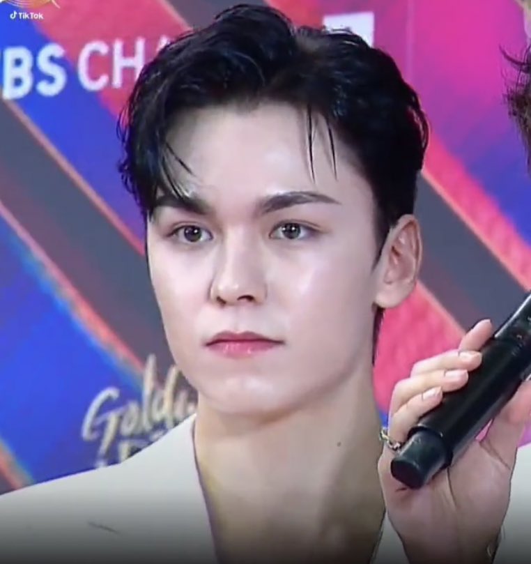 noniespancake's tweet photo. vernon 🤍__🤍 https://t.co/r5C4uhwno5