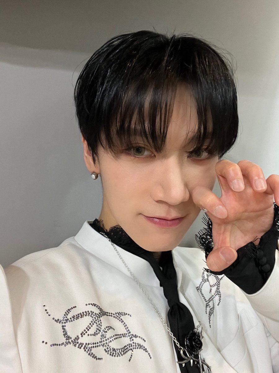 phen0mena1001's tweet photo. สร้อยที่เตนล์ใส่แบรนด์ Alchemy Gothic รุ่น Carpathian Rose & Thorns Necklace สวยจัง มีความแวมไพร์มากๆ ดีไซน์อื่นๆ ก็สวย🥀
TEN PHANTOM IN MUCORE
#MusicCorexTEN
#WayV_Phantom #เตนล์ #TEN https://t.co/23CcB1W2IU